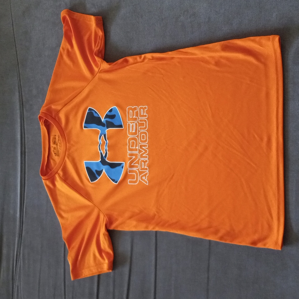 Boys under armour tshirt size ymd 12